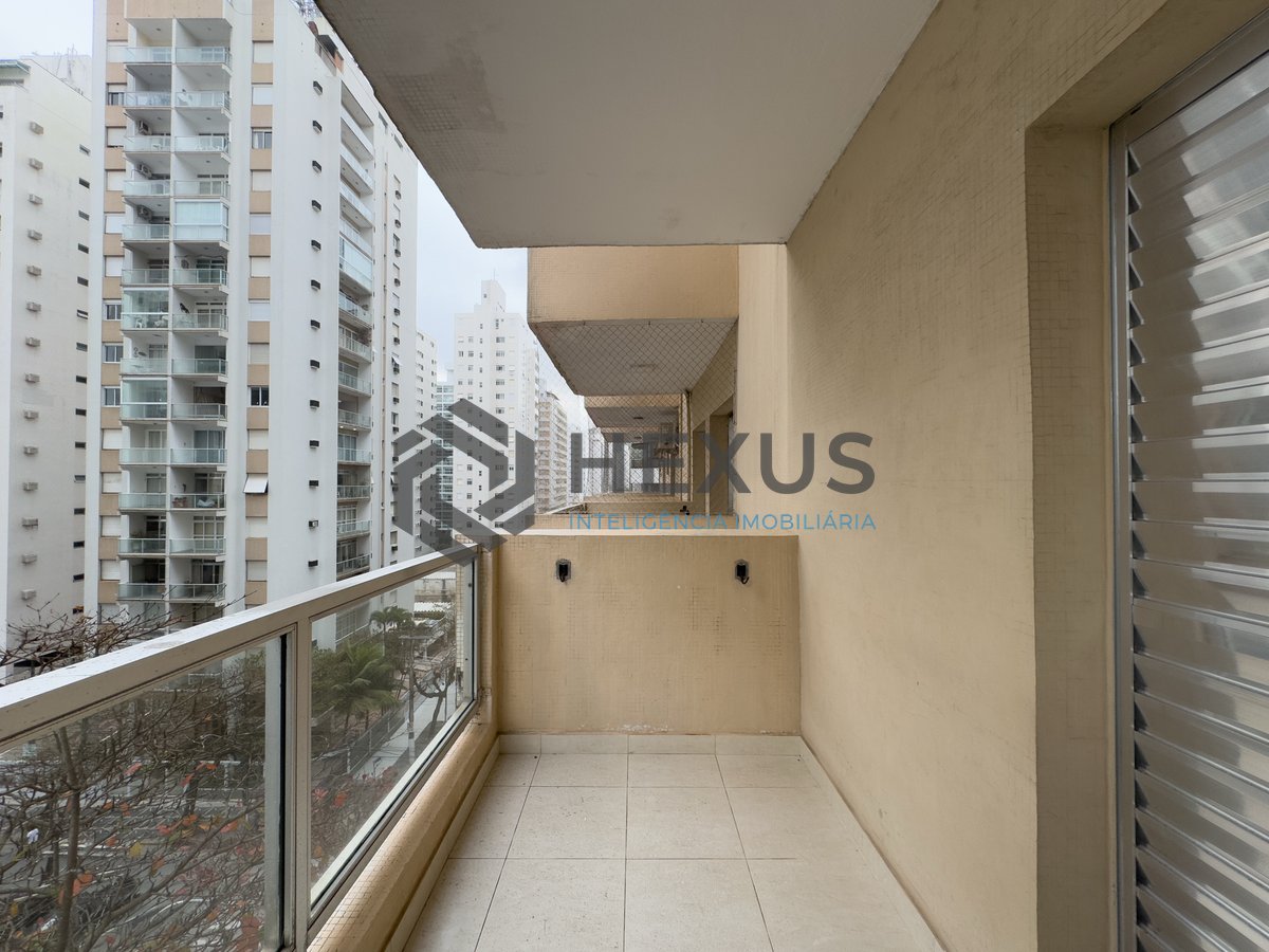 Foto 17 de Apartamento com varanda a uma quadra da Praia das Pitangueiras, Guaruja