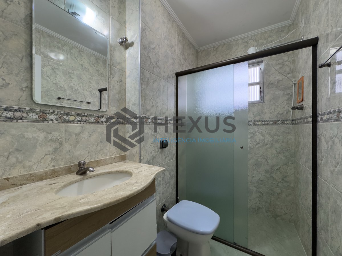 Foto 9 de Apartamento com varanda a uma quadra da Praia das Pitangueiras, Guaruja