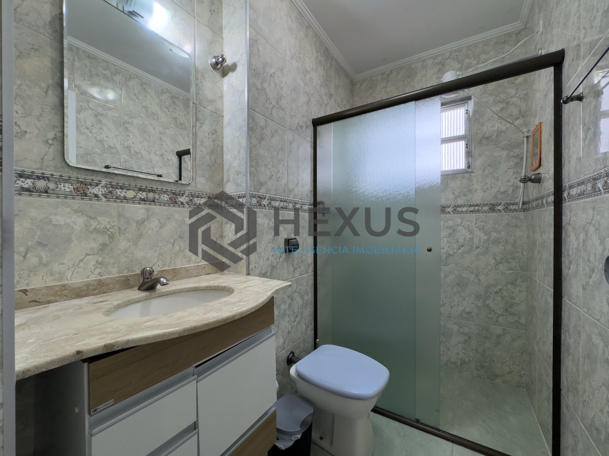 Foto 10 de Apartamento com varanda a uma quadra da Praia das Pitangueiras, Guaruja