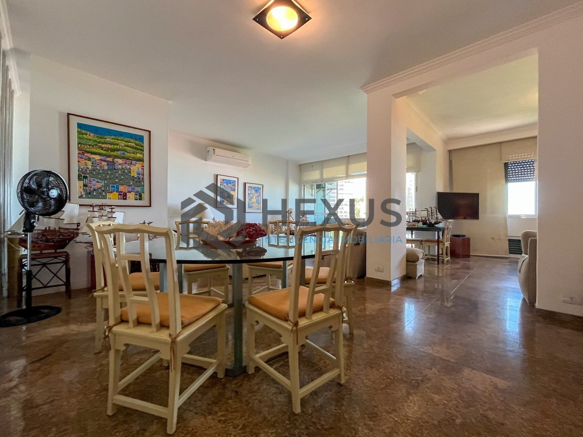 Foto 2 de Apartamento frente mar com varanda e vista mar na Praia das Pitangueiras, Guaruja
