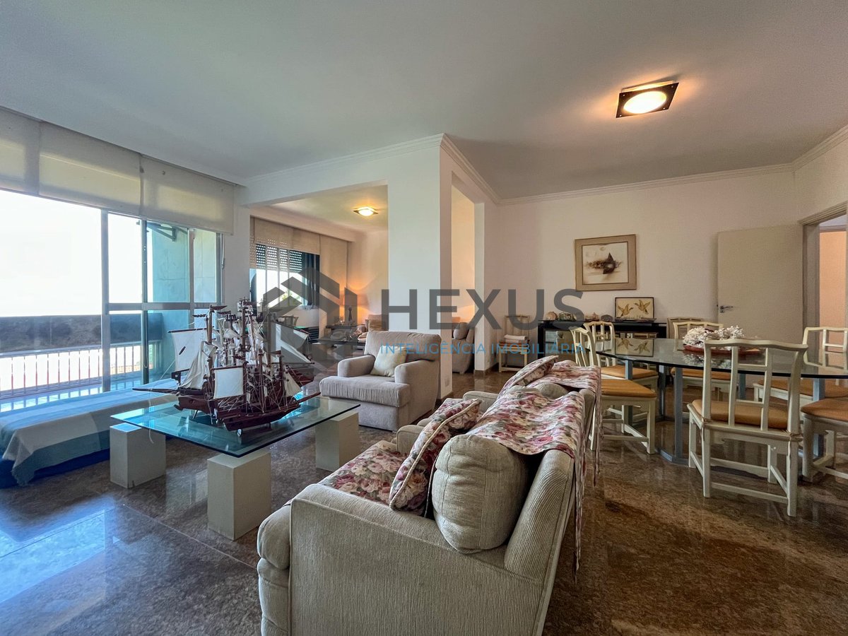 Foto 4 de Apartamento frente mar com varanda e vista mar na Praia das Pitangueiras, Guaruja