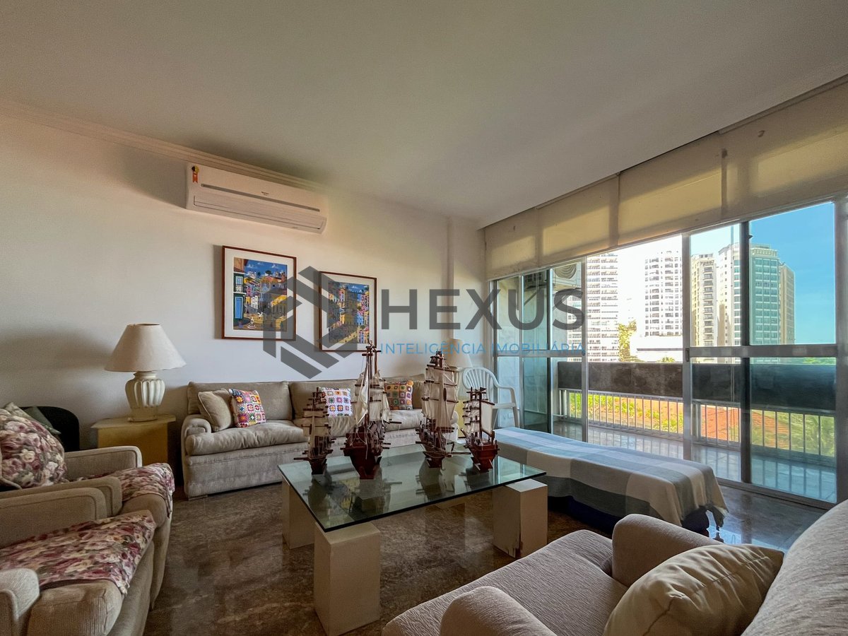 Foto 10 de Apartamento frente mar com varanda e vista mar na Praia das Pitangueiras, Guaruja