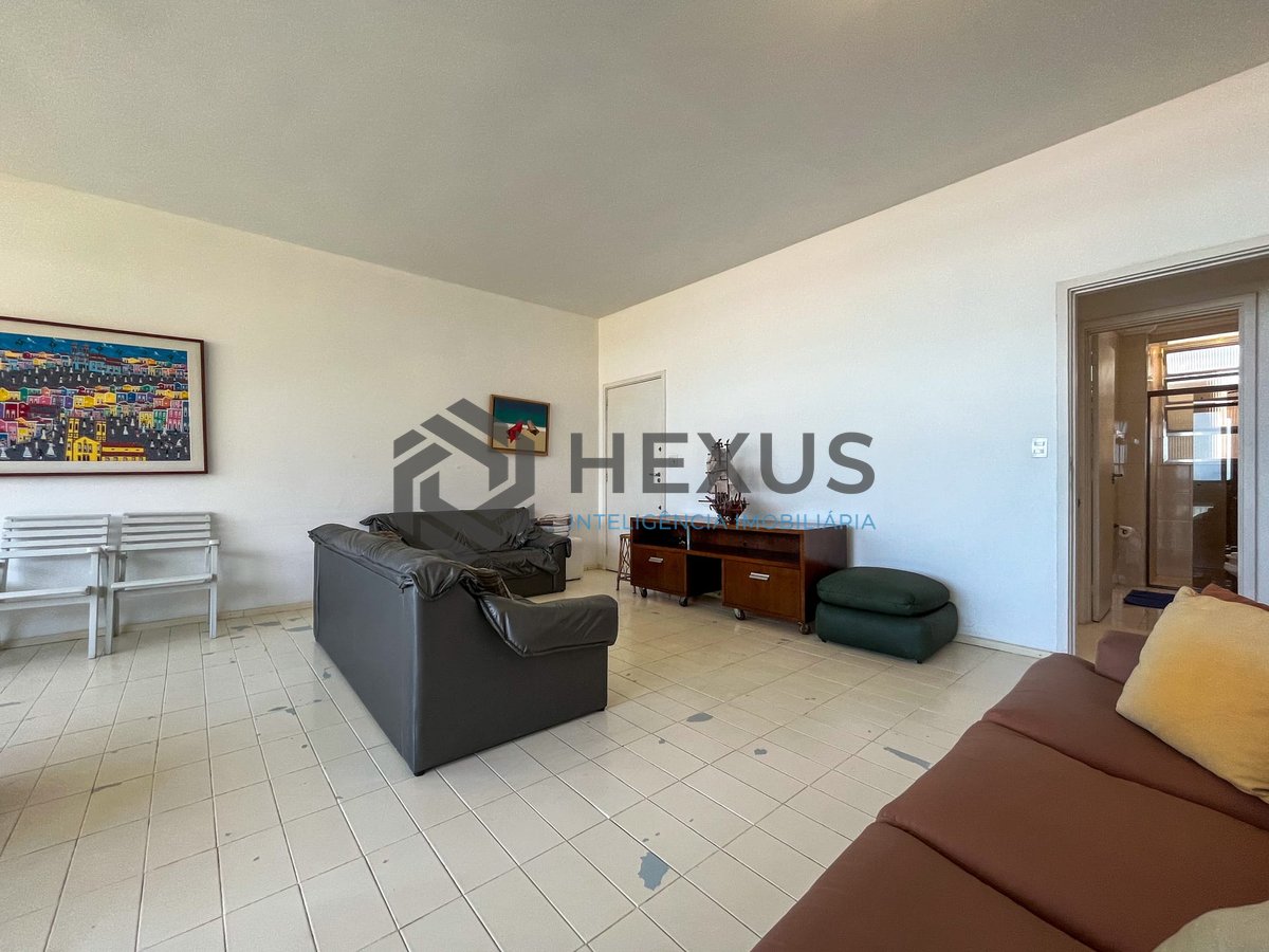 Foto 6 de Apartamento frente mar com varanda e vista mar na Praia das Pitangueiras, Guaruja