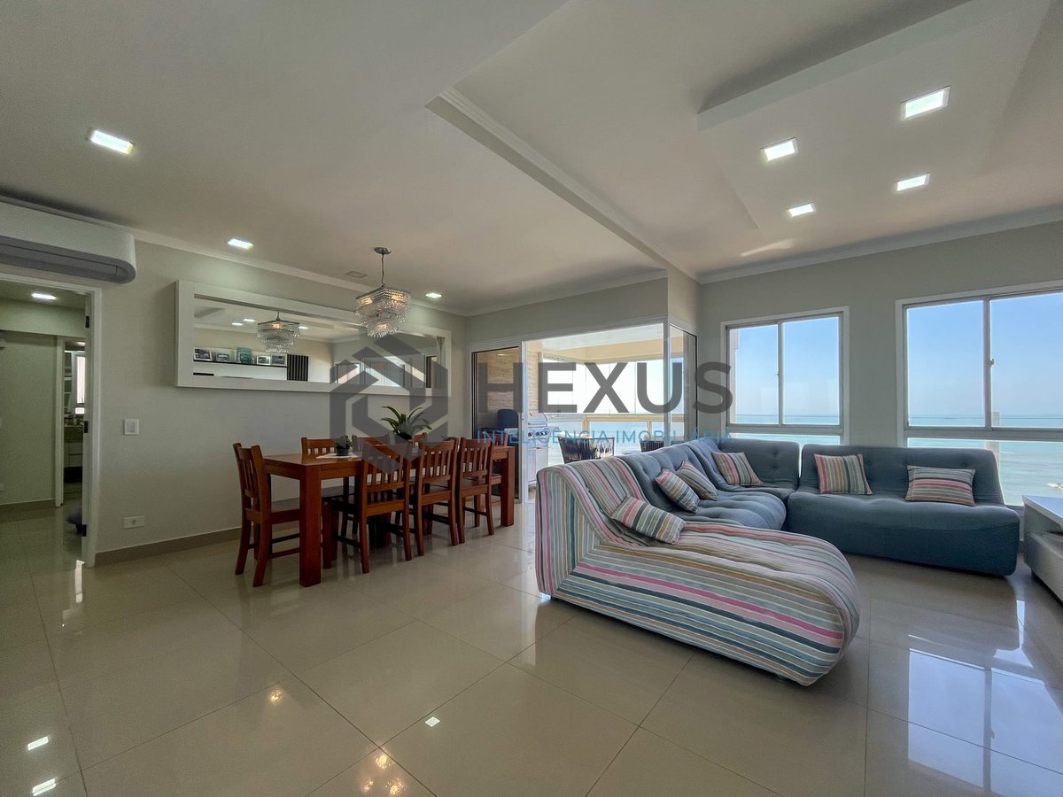 Foto 2 de Apartamento frente mar com varanda e vista mar na Praia das Pitangueiras, Guaruja