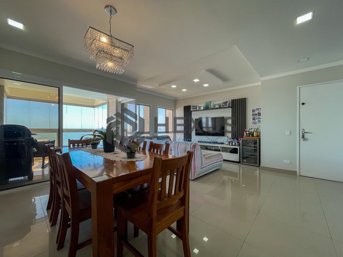 Foto 3 de Apartamento frente mar com varanda e vista mar na Praia das Pitangueiras, Guaruja