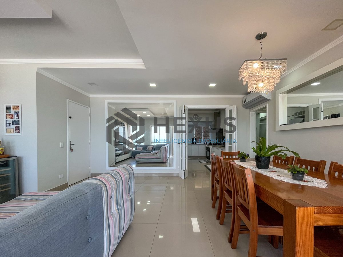 Foto 5 de Apartamento frente mar com varanda e vista mar na Praia das Pitangueiras, Guaruja