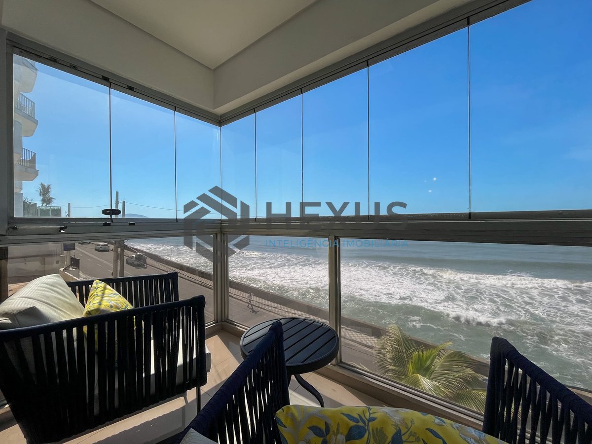Foto 9 de Apartamento frente mar com varanda e vista mar na Praia das Pitangueiras, Guaruja