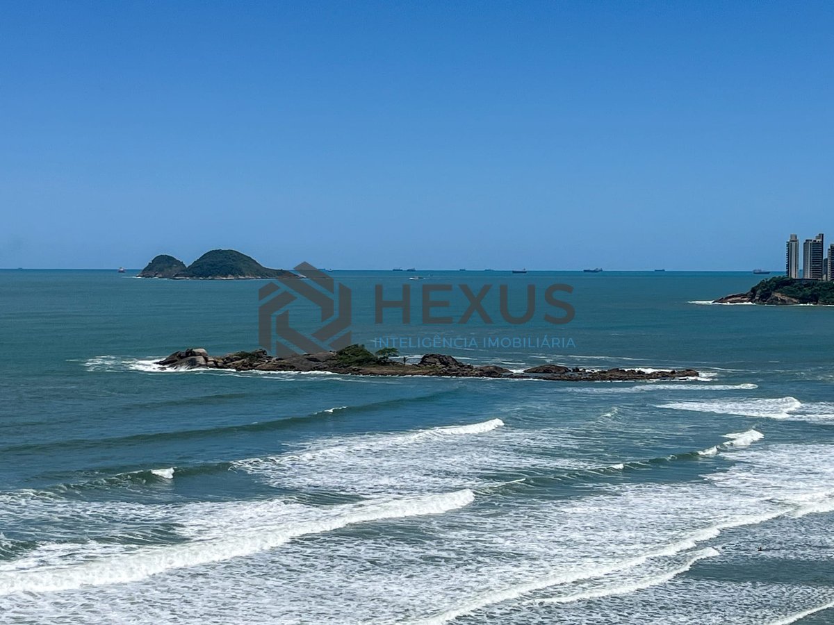 Foto 16 de Apartamento frente mar com varanda na Praia das Pitangueiras, Guaruja