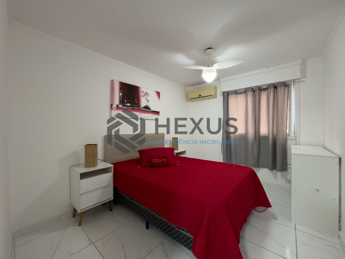 Foto 12 de Apartamento reformado com varanda e vista mar na beira mar da Praia das Pitangueiras, Guaruja