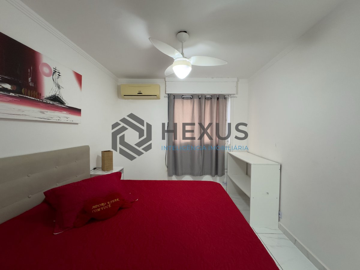 Foto 13 de Apartamento reformado com varanda e vista mar na beira mar da Praia das Pitangueiras, Guaruja