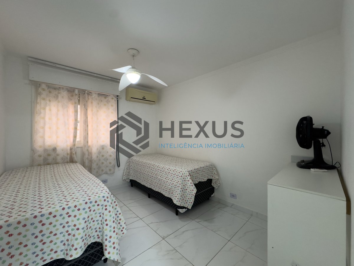 Foto 16 de Apartamento reformado com varanda e vista mar na beira mar da Praia das Pitangueiras, Guaruja
