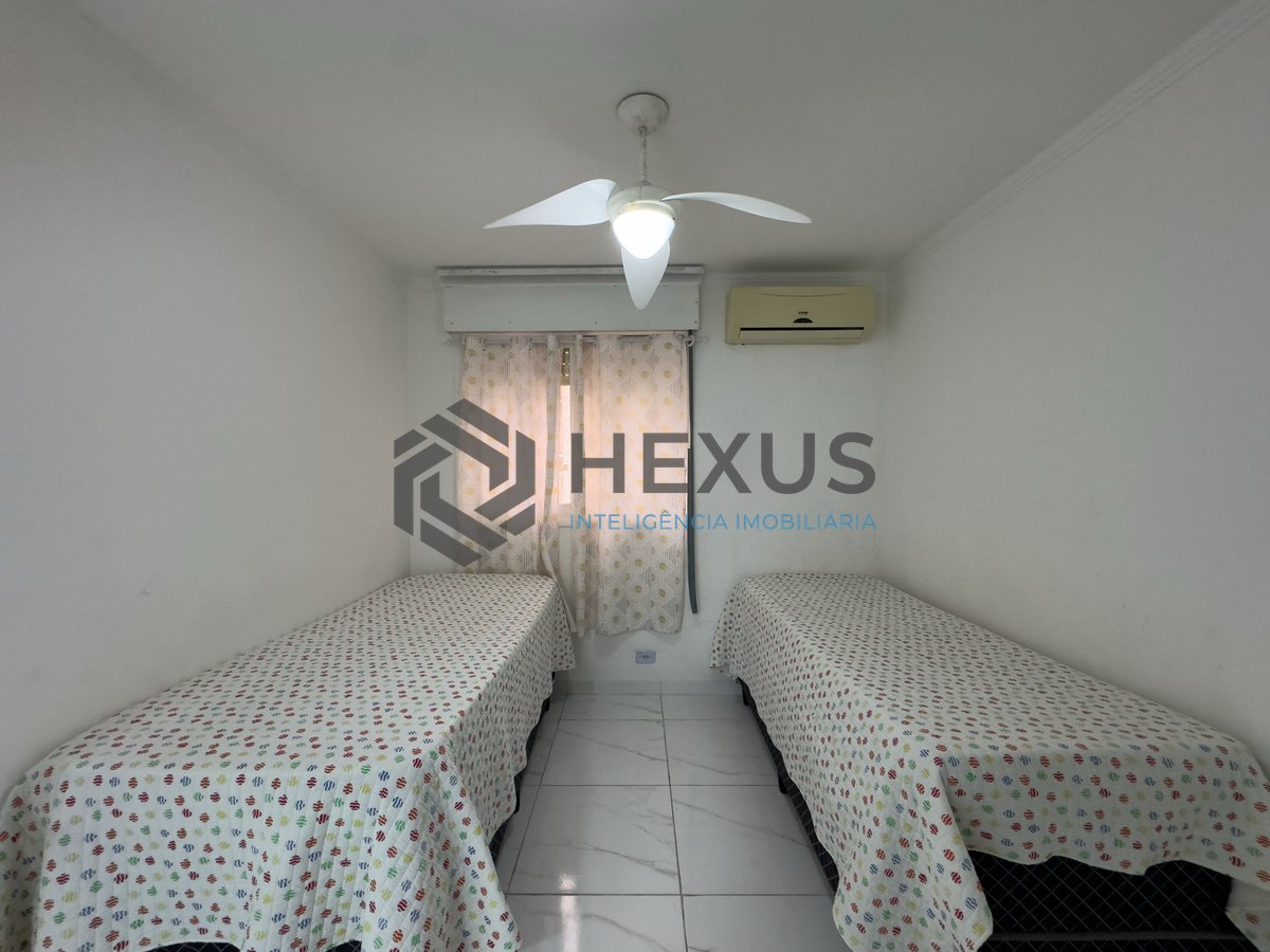 Foto 17 de Apartamento reformado com varanda e vista mar na beira mar da Praia das Pitangueiras, Guaruja
