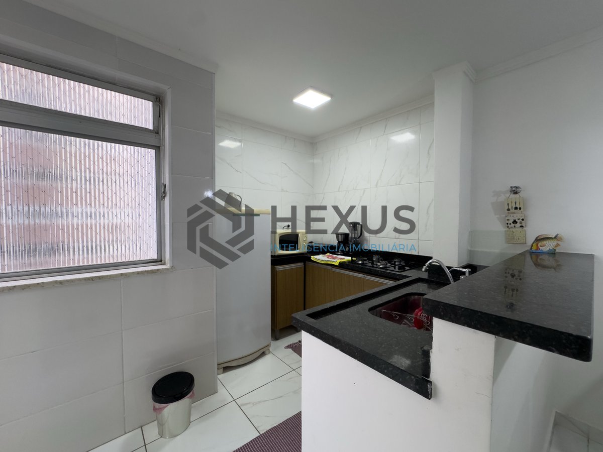 Foto 9 de Apartamento reformado com varanda e vista mar na beira mar da Praia das Pitangueiras, Guaruja