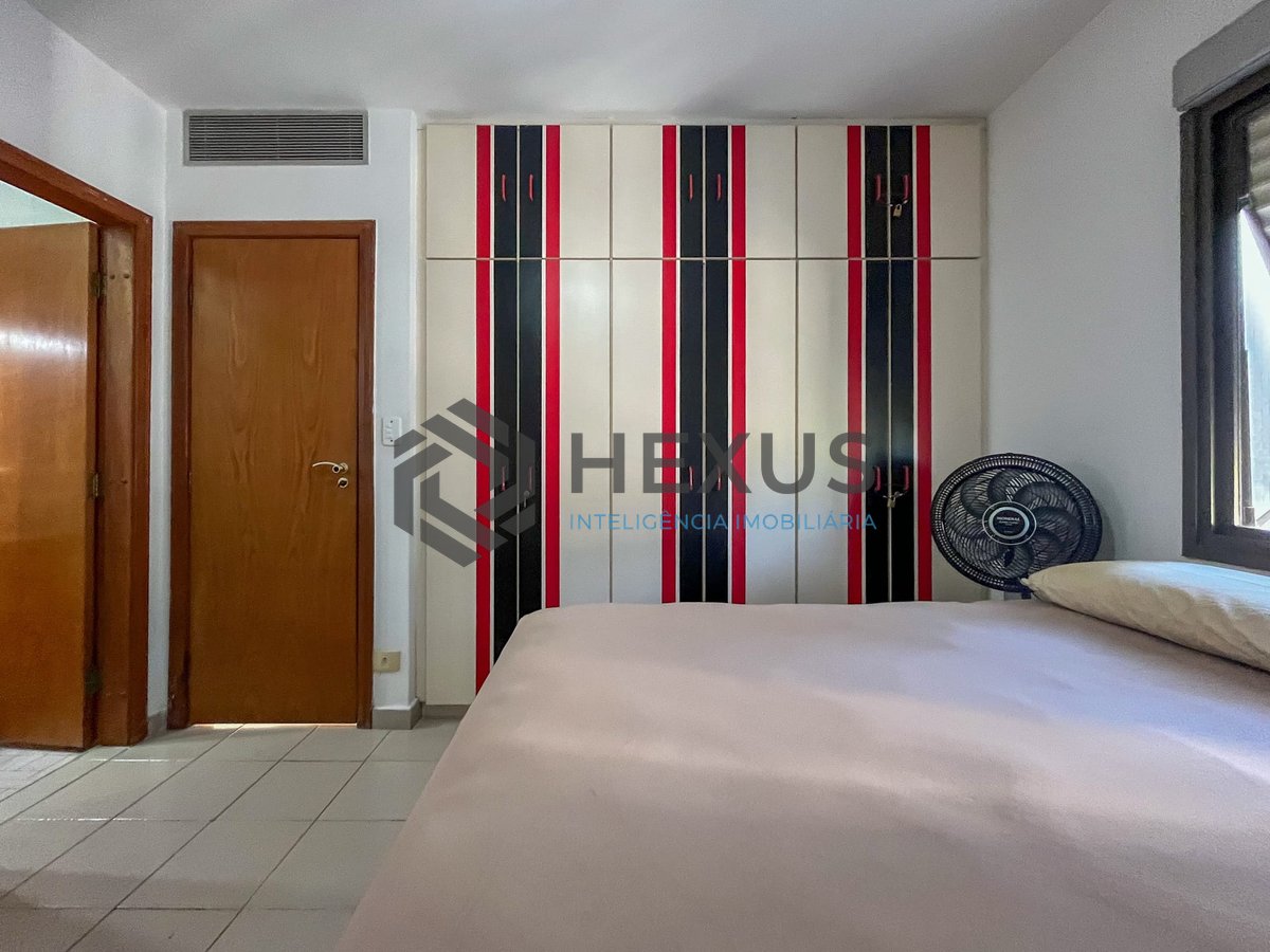 Foto 15 de Apartamento com varanda e vista mar na quadra mar da Praia das Pitangueiras, Guaruja