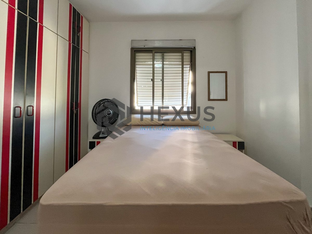 Foto 16 de Apartamento com varanda e vista mar na quadra mar da Praia das Pitangueiras, Guaruja