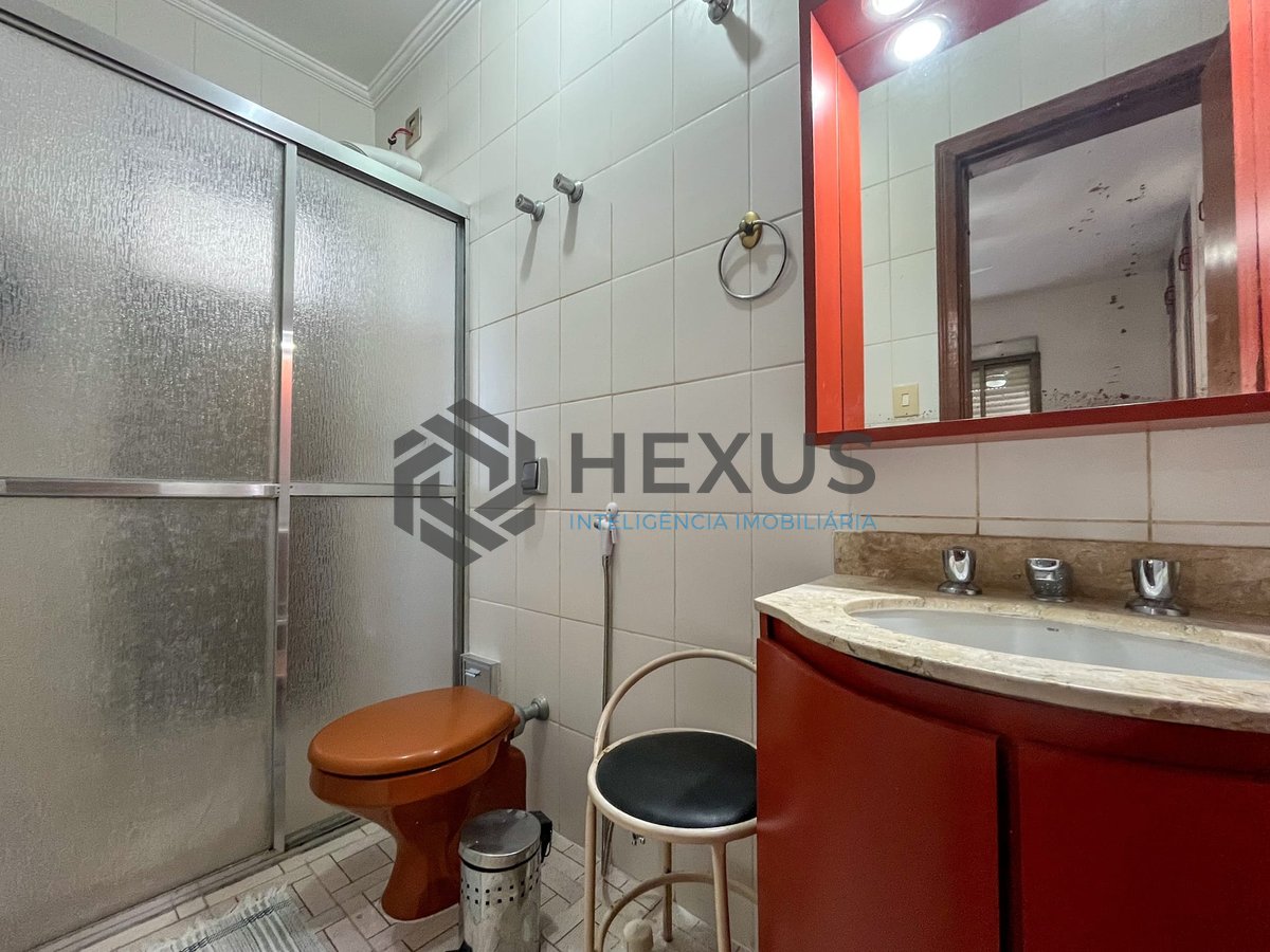 Foto 17 de Apartamento com varanda e vista mar na quadra mar da Praia das Pitangueiras, Guaruja