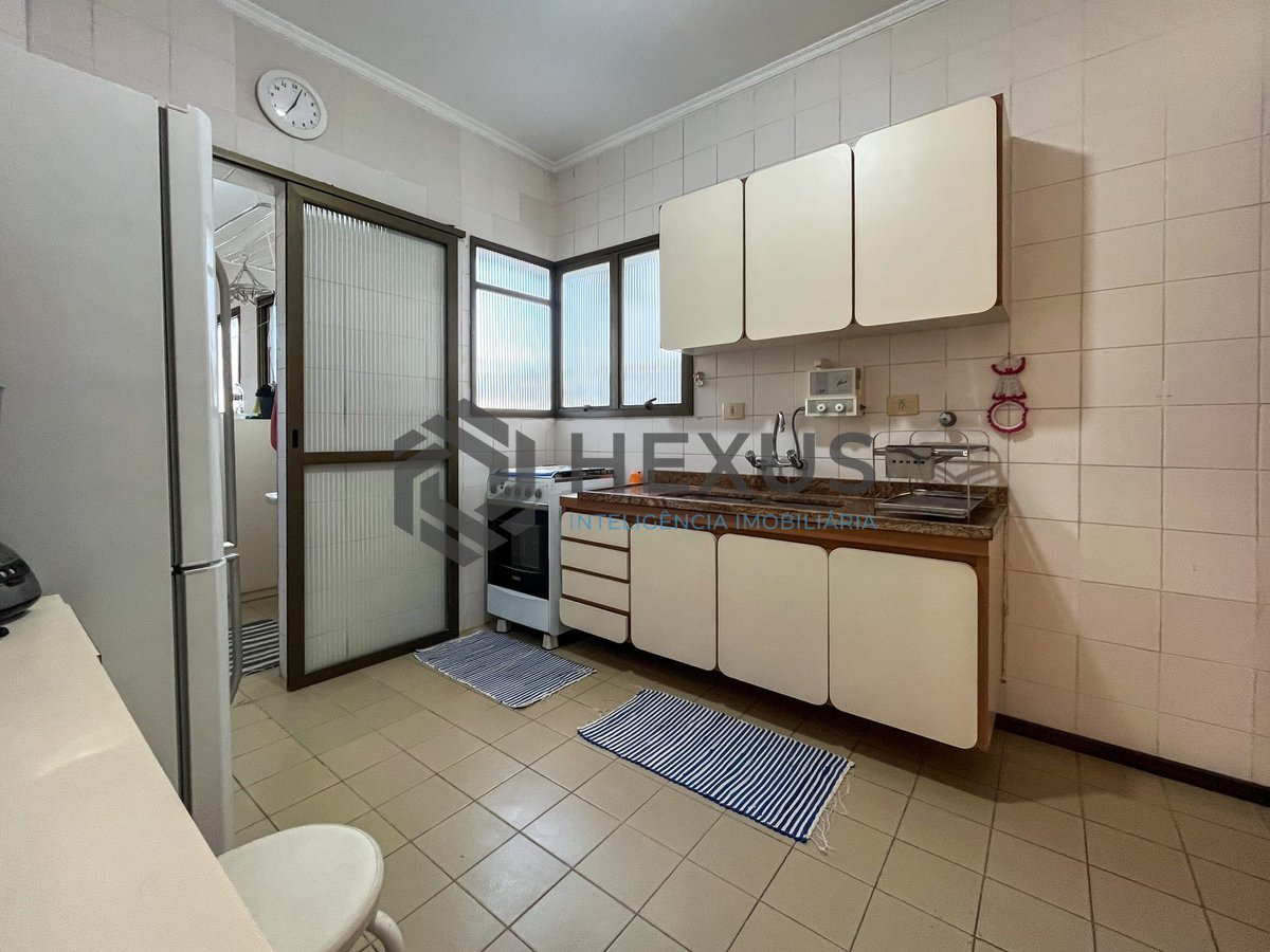 Foto 18 de Apartamento com varanda e vista mar na quadra mar da Praia das Pitangueiras, Guaruja