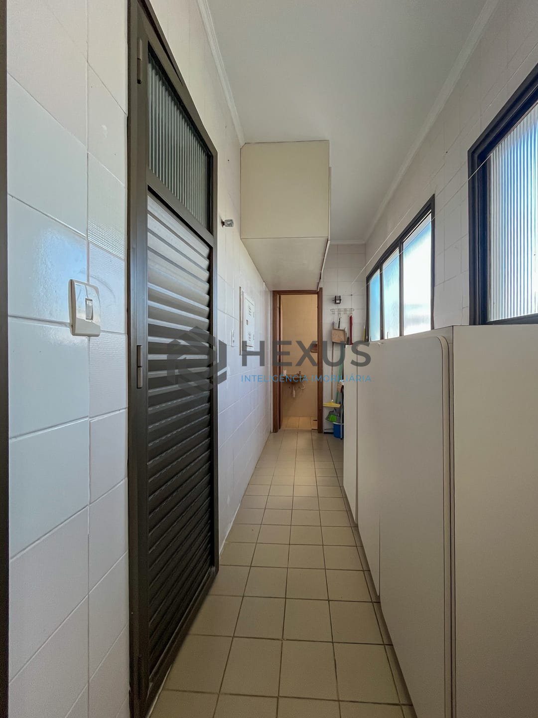 Foto 21 de Apartamento com varanda e vista mar na quadra mar da Praia das Pitangueiras, Guaruja