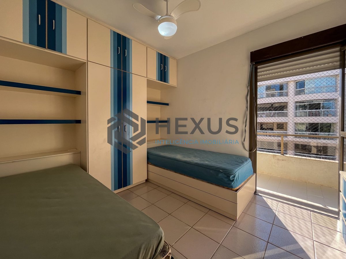 Foto 9 de Apartamento com varanda e vista mar na quadra mar da Praia das Pitangueiras, Guaruja