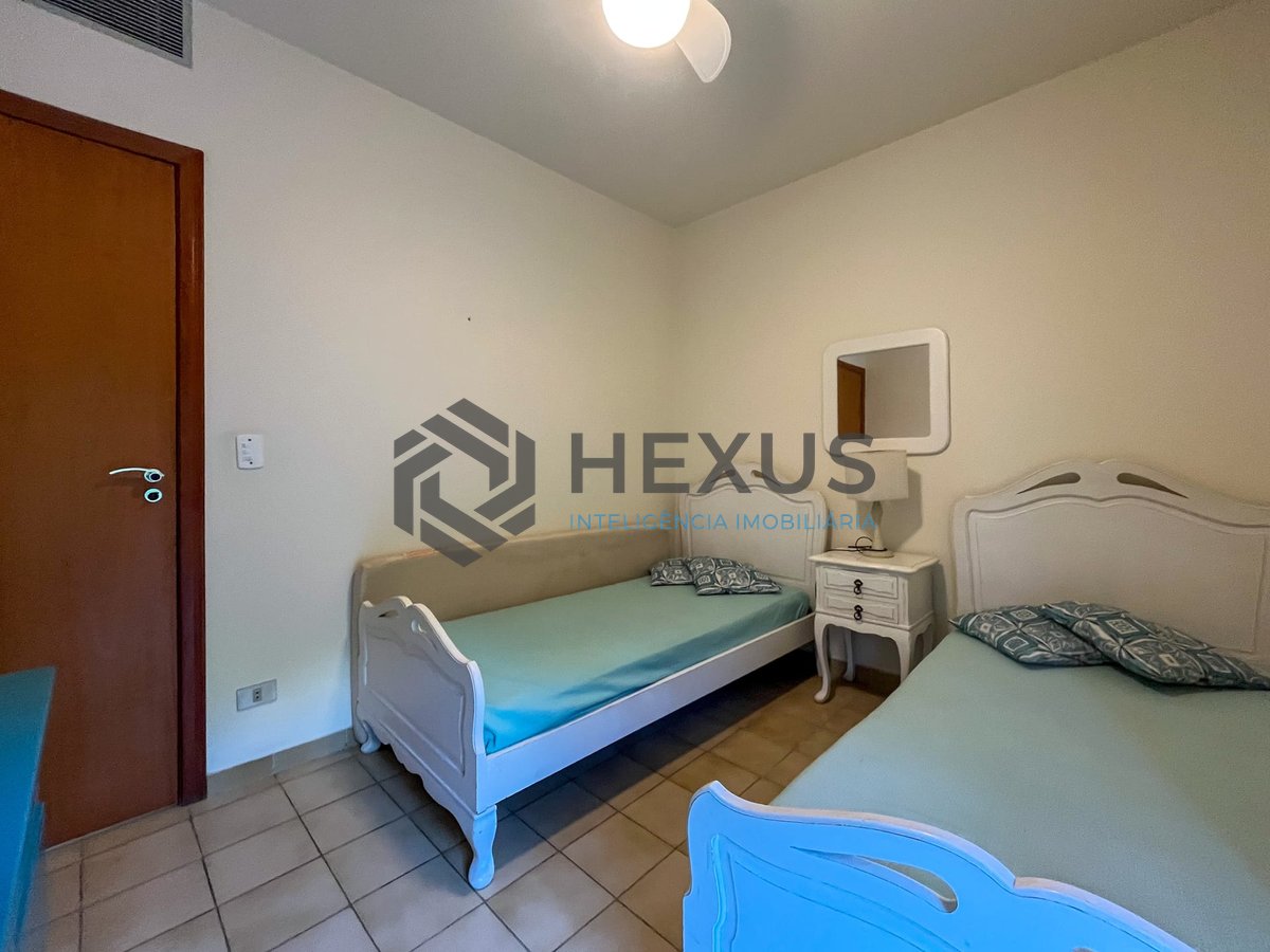 Foto 11 de Apartamento com varanda na quadra mar da Praia das Pitangueiras, Guaruja