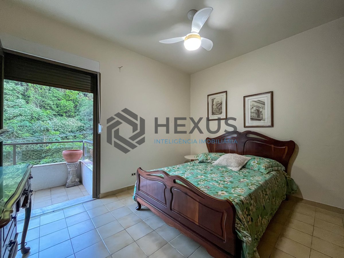 Foto 12 de Apartamento com varanda na quadra mar da Praia das Pitangueiras, Guaruja