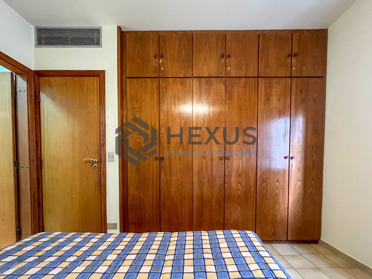 Foto 17 de Apartamento com varanda na quadra mar da Praia das Pitangueiras, Guaruja