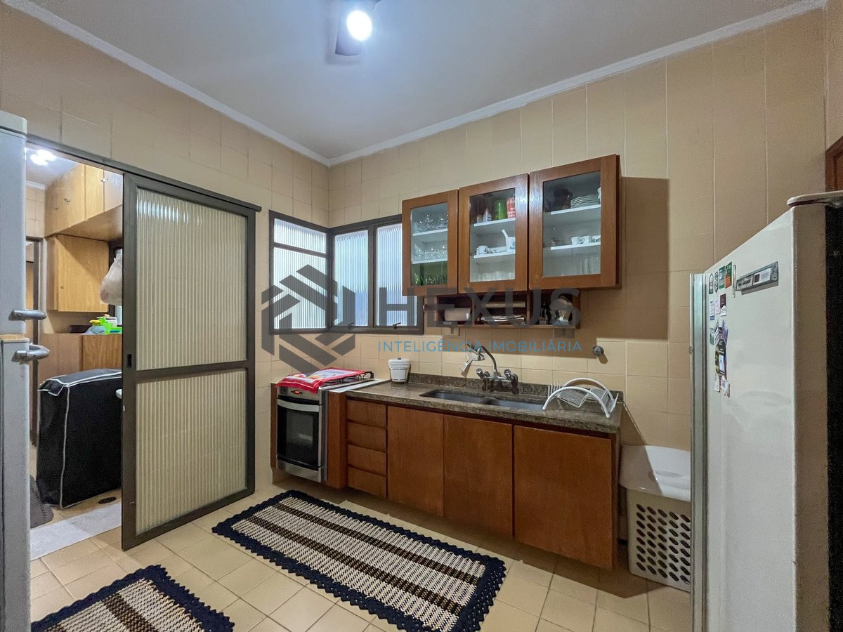 Foto 20 de Apartamento com varanda na quadra mar da Praia das Pitangueiras, Guaruja