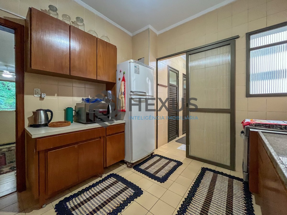 Foto 21 de Apartamento com varanda na quadra mar da Praia das Pitangueiras, Guaruja