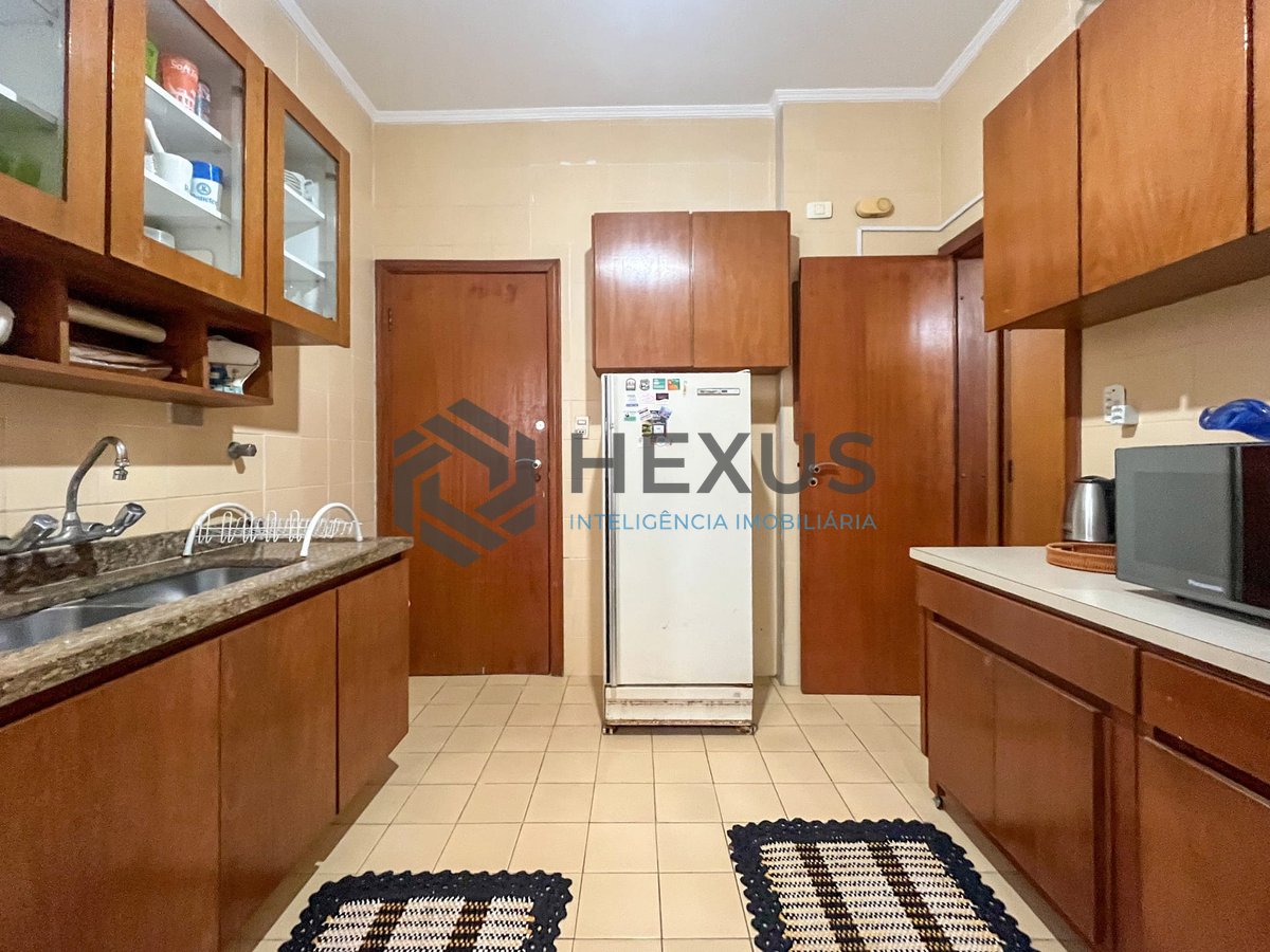 Foto 22 de Apartamento com varanda na quadra mar da Praia das Pitangueiras, Guaruja