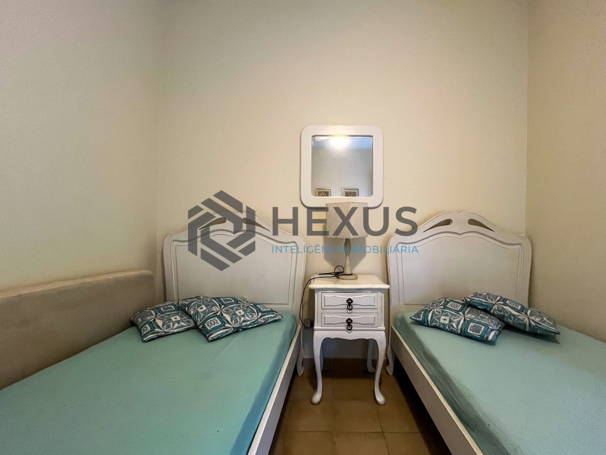 Foto 10 de Apartamento com varanda na quadra mar da Praia das Pitangueiras, Guaruja
