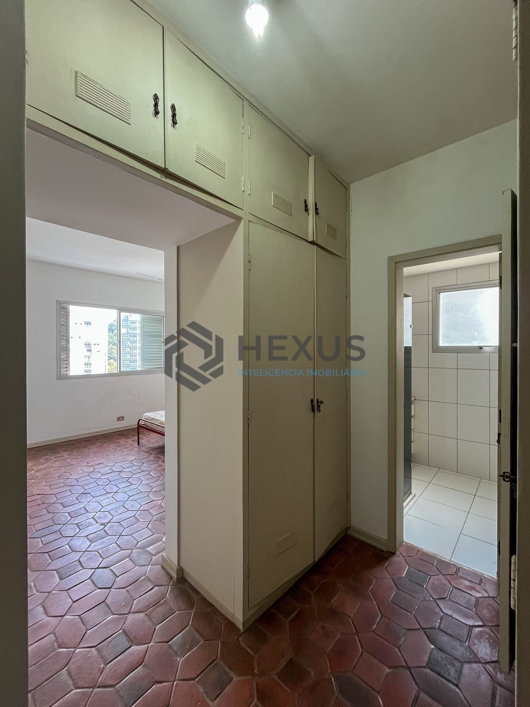 Foto 17 de Apartamento com varanda e vista mar na quadra-mar da Praia das Pitangueiras, Guaruja
