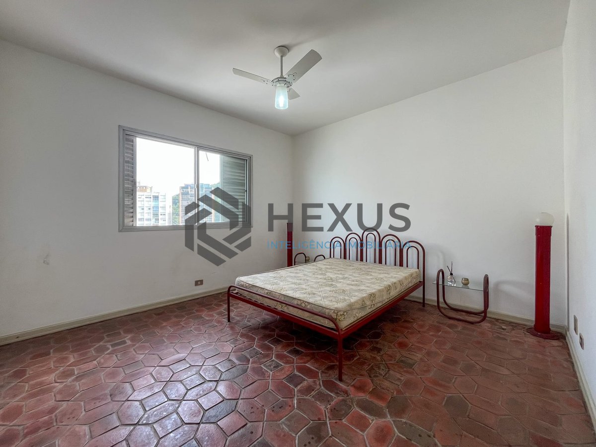 Foto 19 de Apartamento com varanda e vista mar na quadra-mar da Praia das Pitangueiras, Guaruja