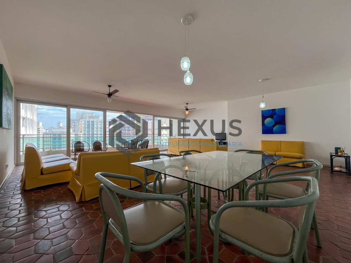 Foto 4 de Apartamento com varanda e vista mar na quadra-mar da Praia das Pitangueiras, Guaruja
