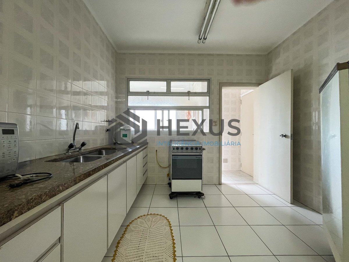 Foto 38 de Apartamento com varanda e vista mar na quadra-mar da Praia das Pitangueiras, Guaruja