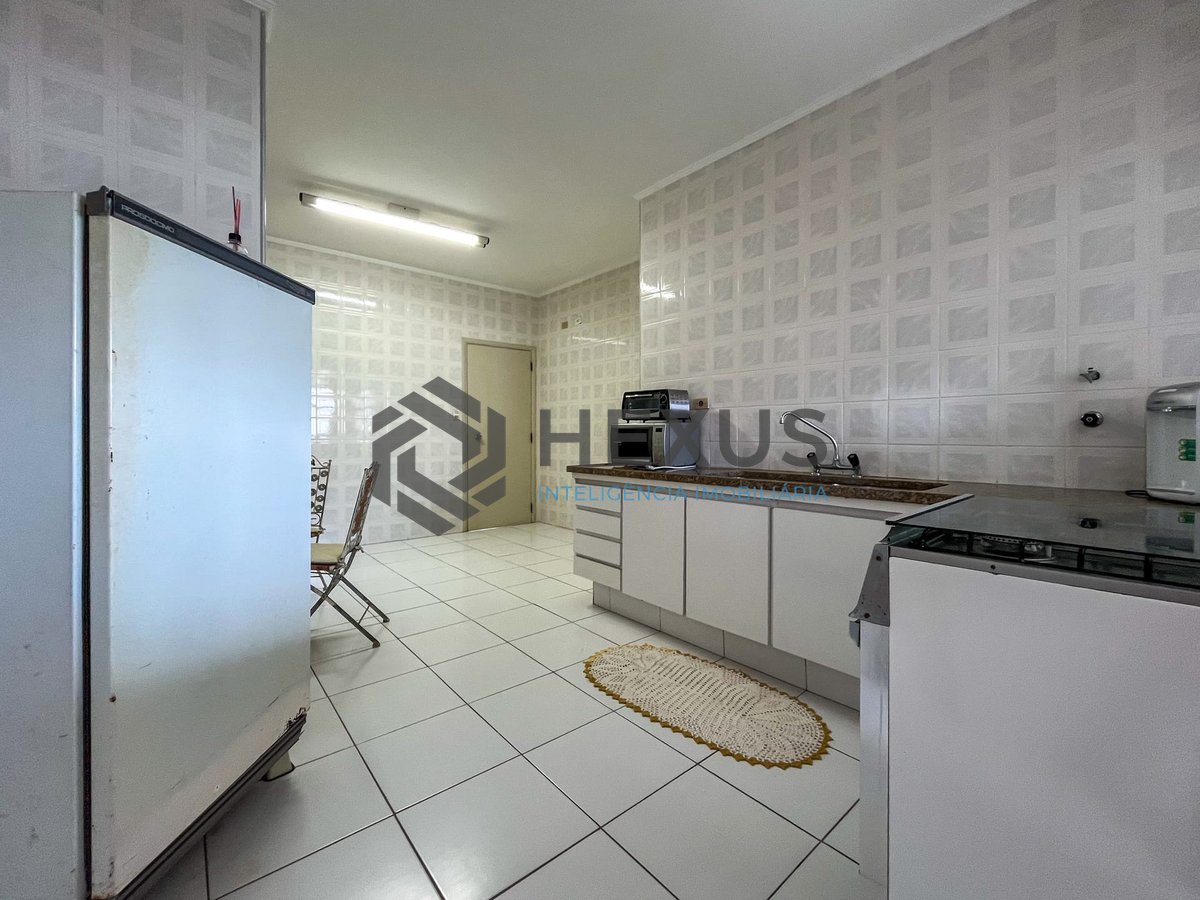 Foto 39 de Apartamento com varanda e vista mar na quadra-mar da Praia das Pitangueiras, Guaruja