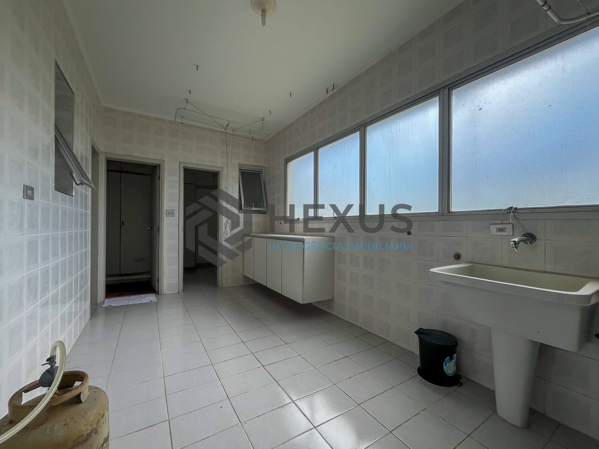 Foto 40 de Apartamento com varanda e vista mar na quadra-mar da Praia das Pitangueiras, Guaruja