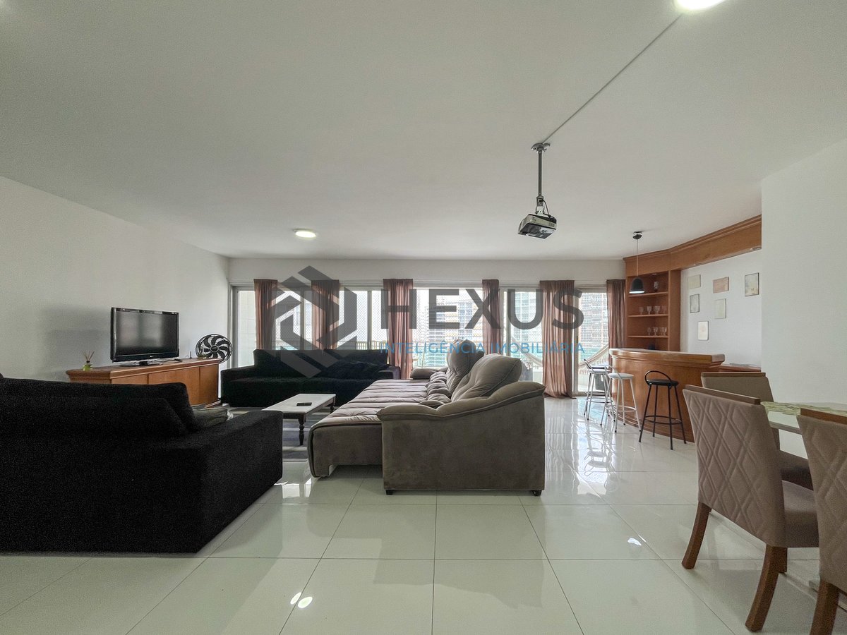 Foto 2 de Apartamento com varanda vista mar na beira mar da Praia das Pitangueiras, Guaruja