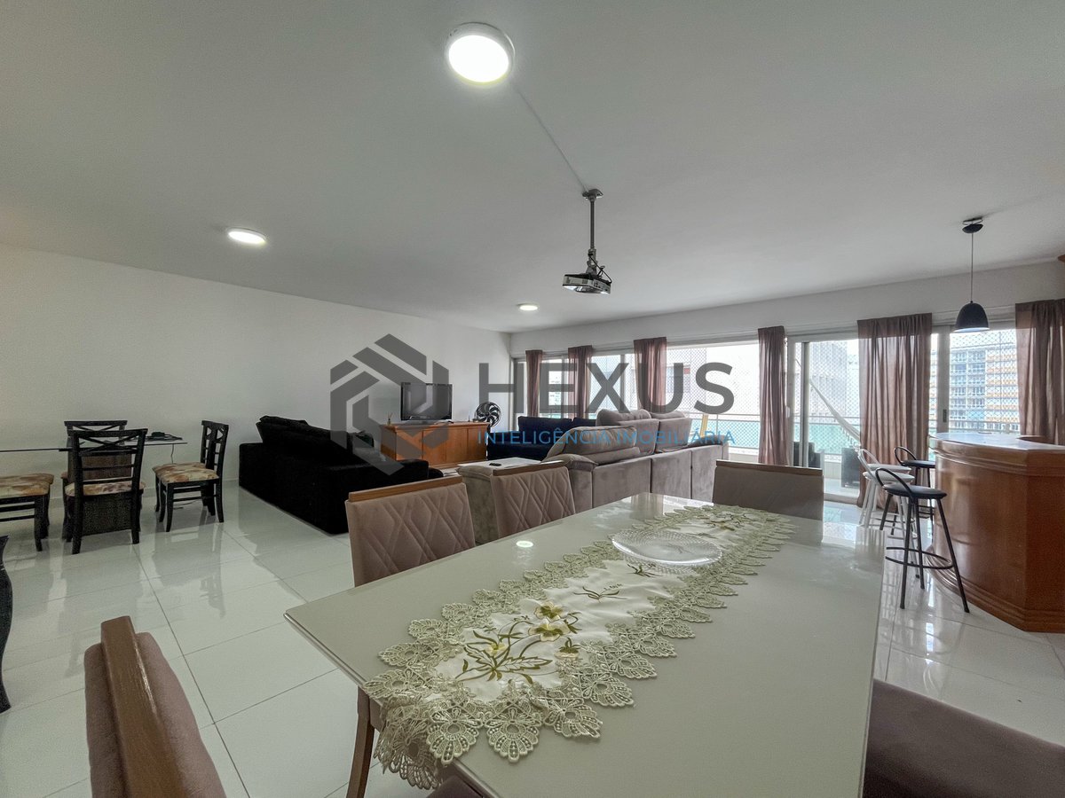 Foto 3 de Apartamento com varanda vista mar na beira mar da Praia das Pitangueiras, Guaruja
