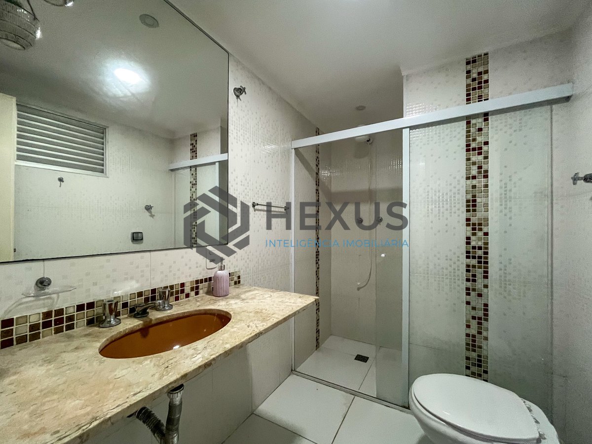 Foto 38 de Apartamento com varanda vista mar na beira mar da Praia das Pitangueiras, Guaruja