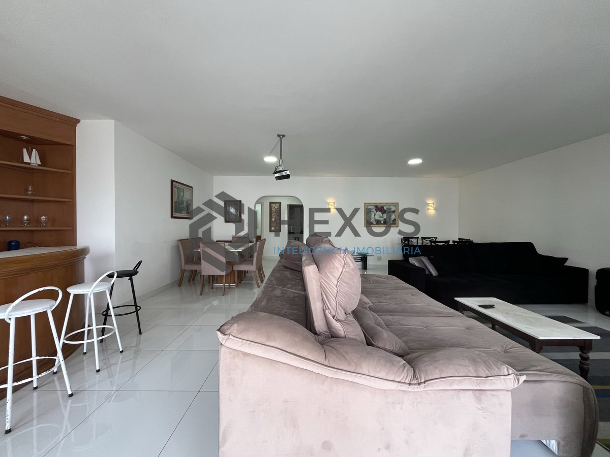 Foto 9 de Apartamento com varanda vista mar na beira mar da Praia das Pitangueiras, Guaruja