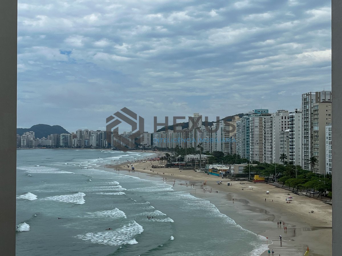 Foto 11 de Apartamento com varanda e vista mar na quadra-mar da Praia das Pitangueiras, Guaruja