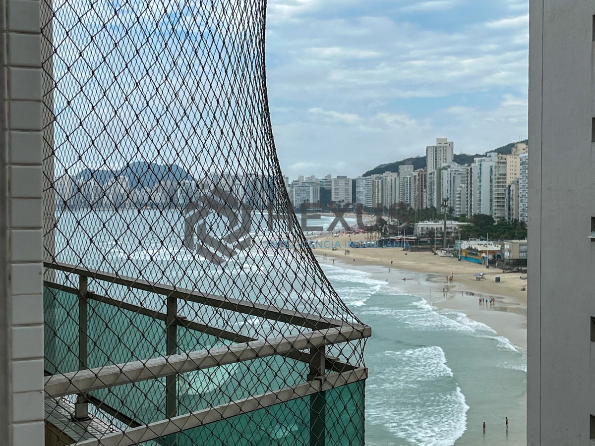 Foto 18 de Apartamento com varanda e vista mar na quadra-mar da Praia das Pitangueiras, Guaruja