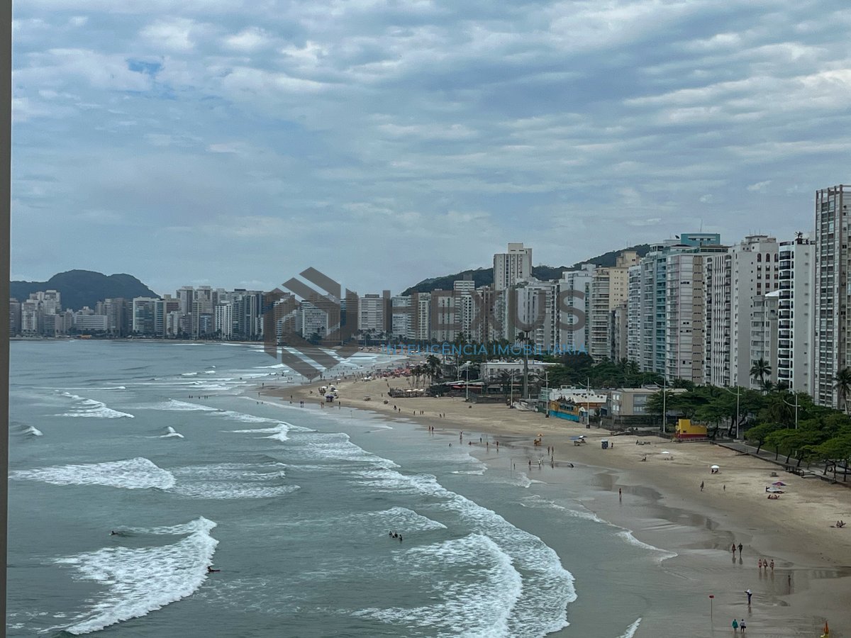 Foto 19 de Apartamento com varanda e vista mar na quadra-mar da Praia das Pitangueiras, Guaruja