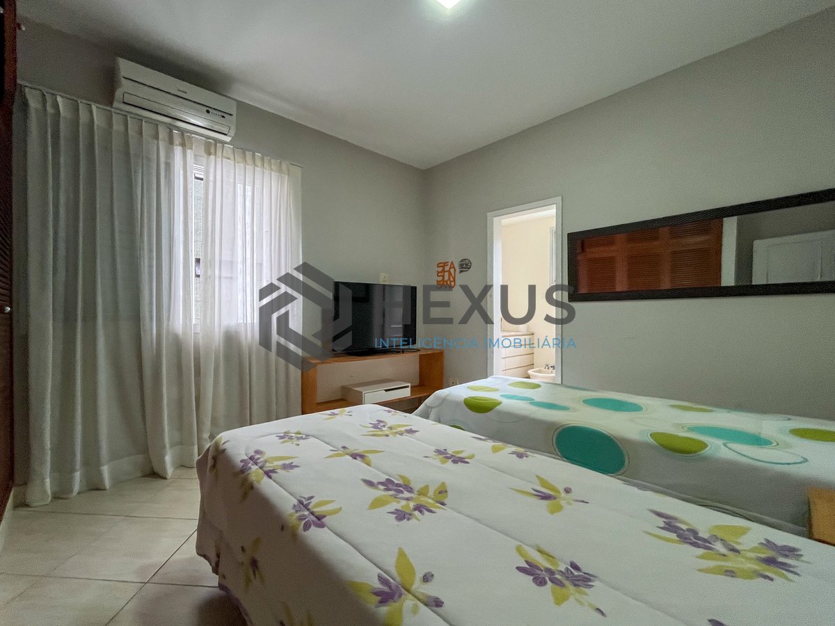 Foto 28 de Apartamento com varanda e vista mar na quadra-mar da Praia das Pitangueiras, Guaruja