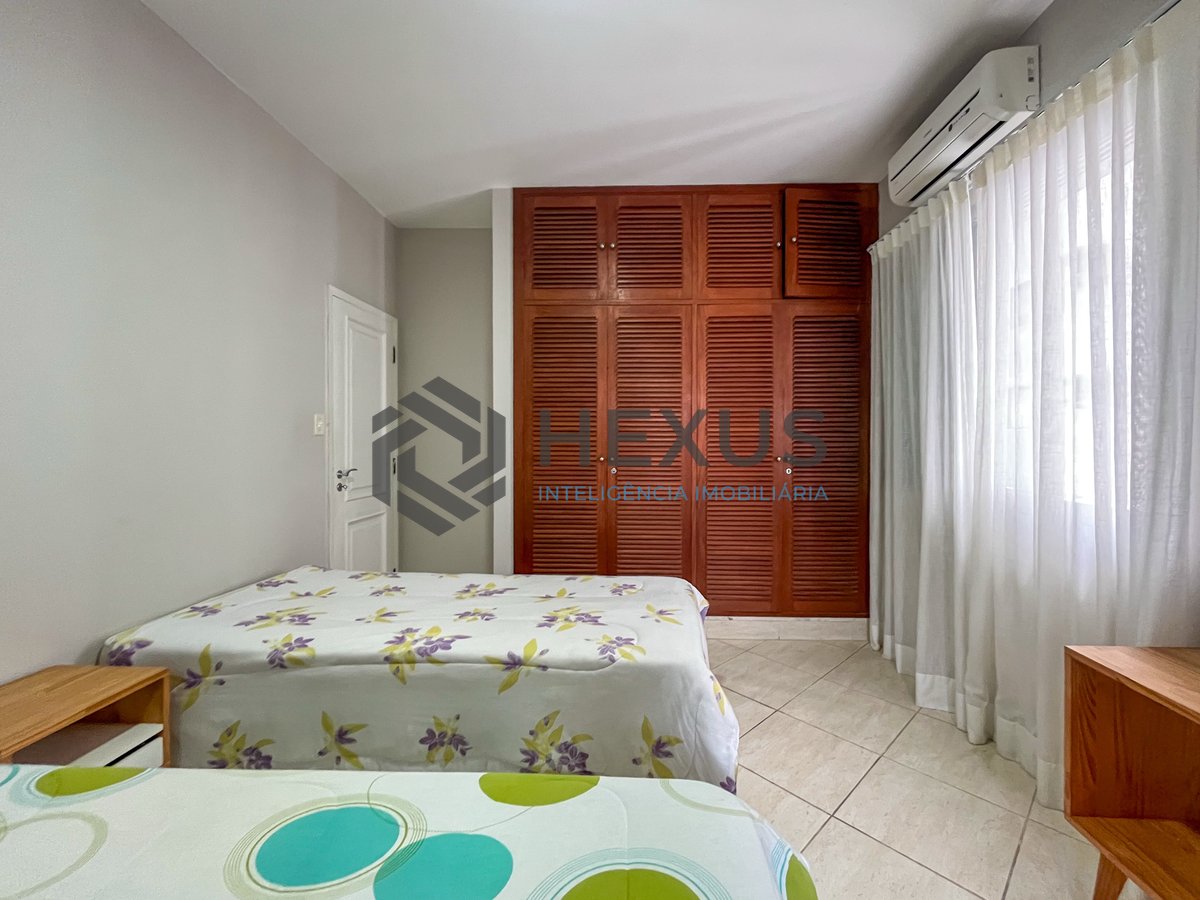 Foto 30 de Apartamento com varanda e vista mar na quadra-mar da Praia das Pitangueiras, Guaruja
