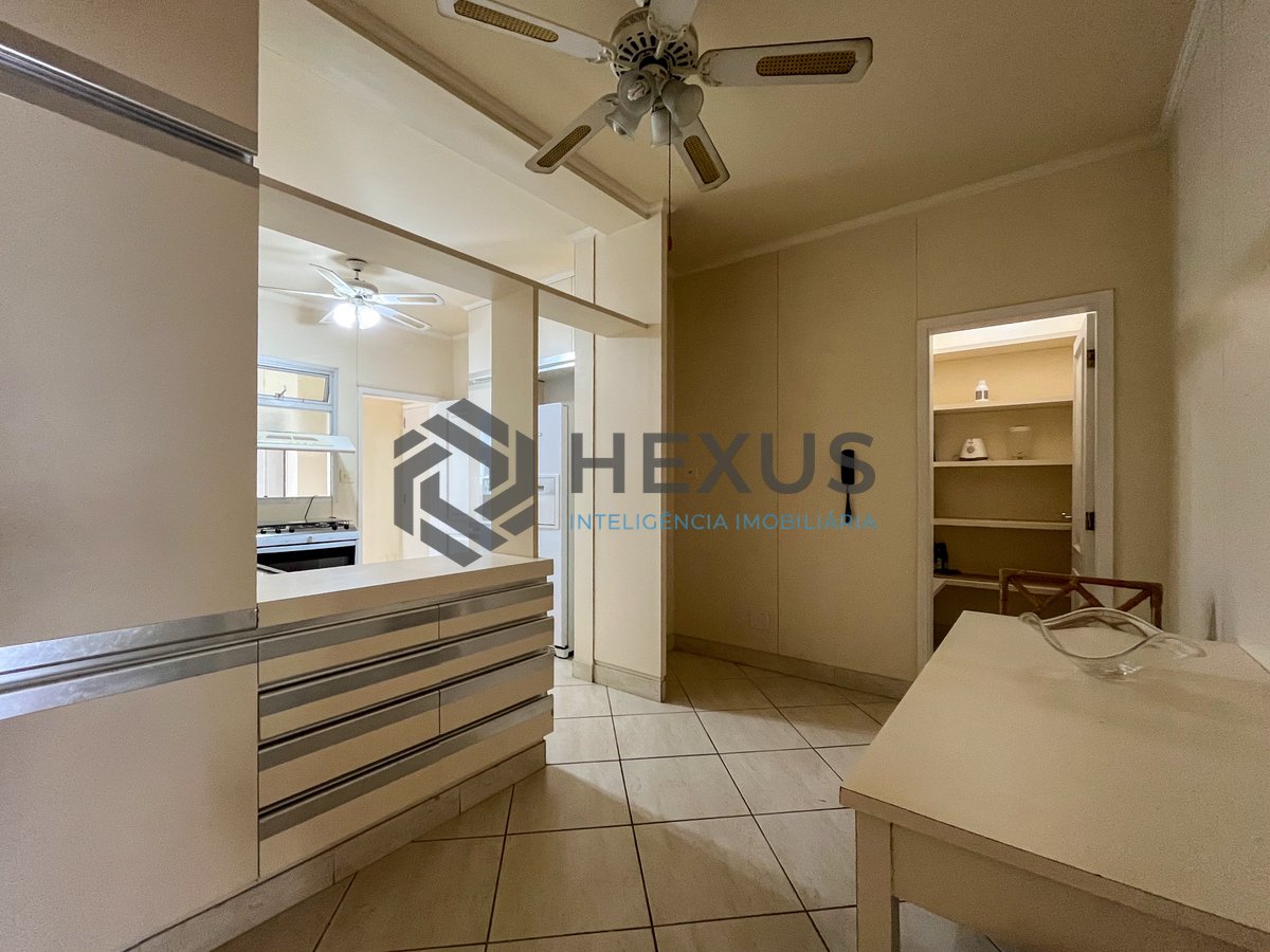 Foto 33 de Apartamento com varanda e vista mar na quadra-mar da Praia das Pitangueiras, Guaruja