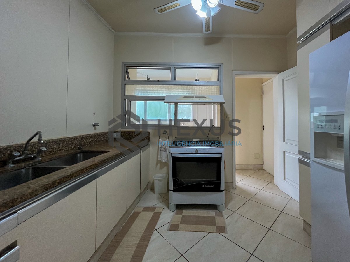 Foto 37 de Apartamento com varanda e vista mar na quadra-mar da Praia das Pitangueiras, Guaruja