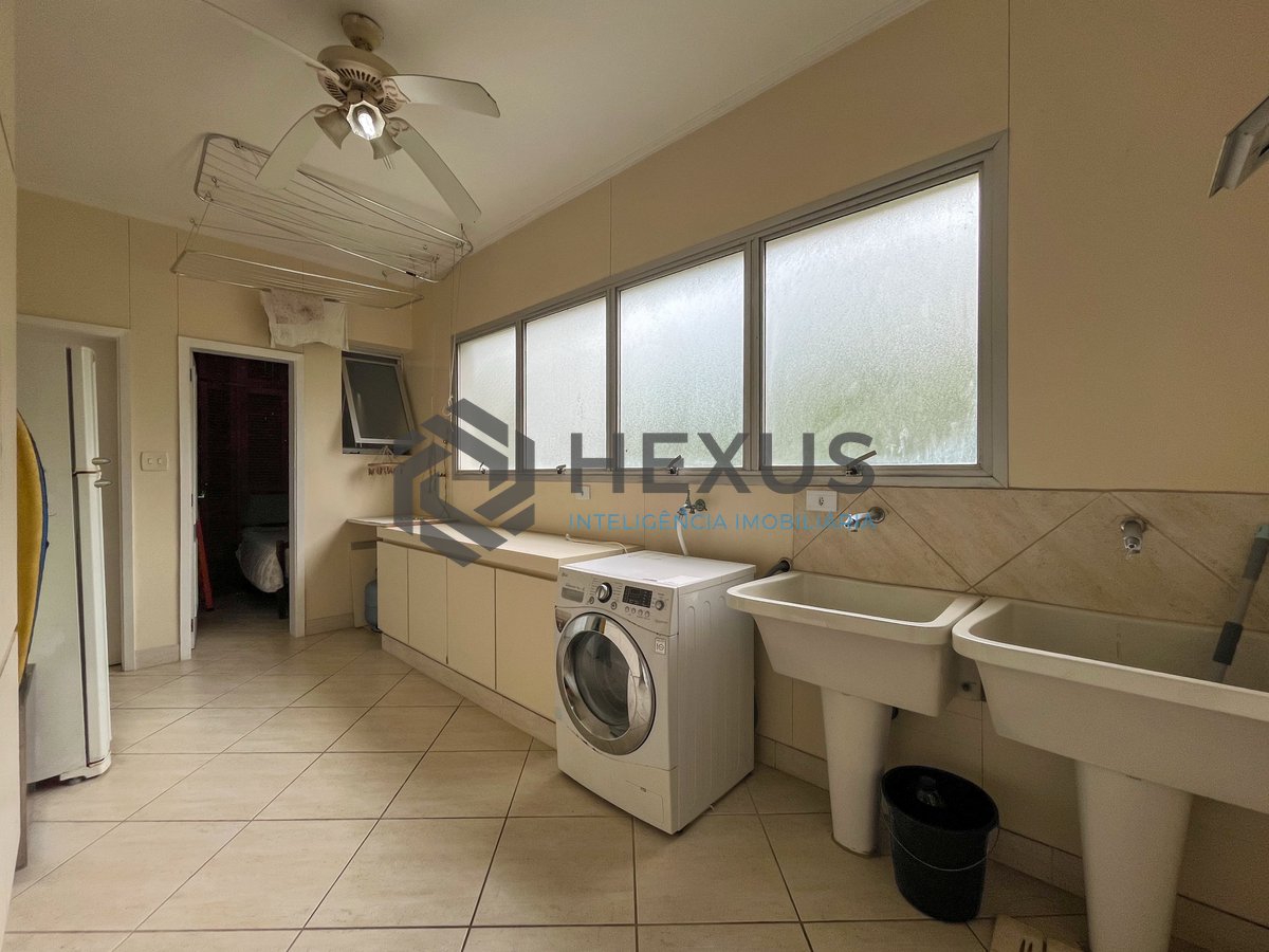 Foto 39 de Apartamento com varanda e vista mar na quadra-mar da Praia das Pitangueiras, Guaruja