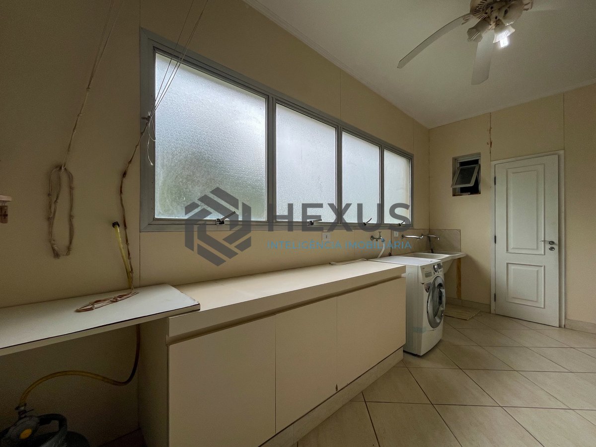 Foto 40 de Apartamento com varanda e vista mar na quadra-mar da Praia das Pitangueiras, Guaruja