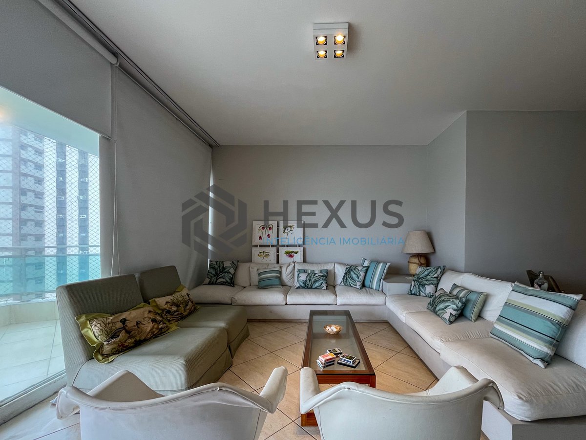 Foto 6 de Apartamento com varanda e vista mar na quadra-mar da Praia das Pitangueiras, Guaruja
